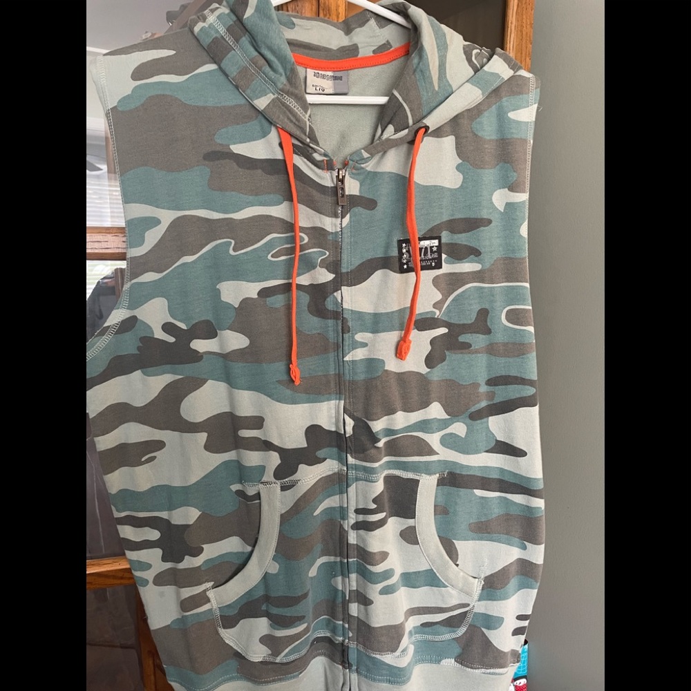 Light weight camo vest NWOT